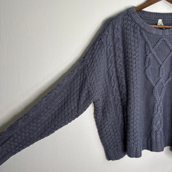 Mudd Size Large Semi-Loose Knit Cropped Dark Gray Sweater - Picture 4 of 9